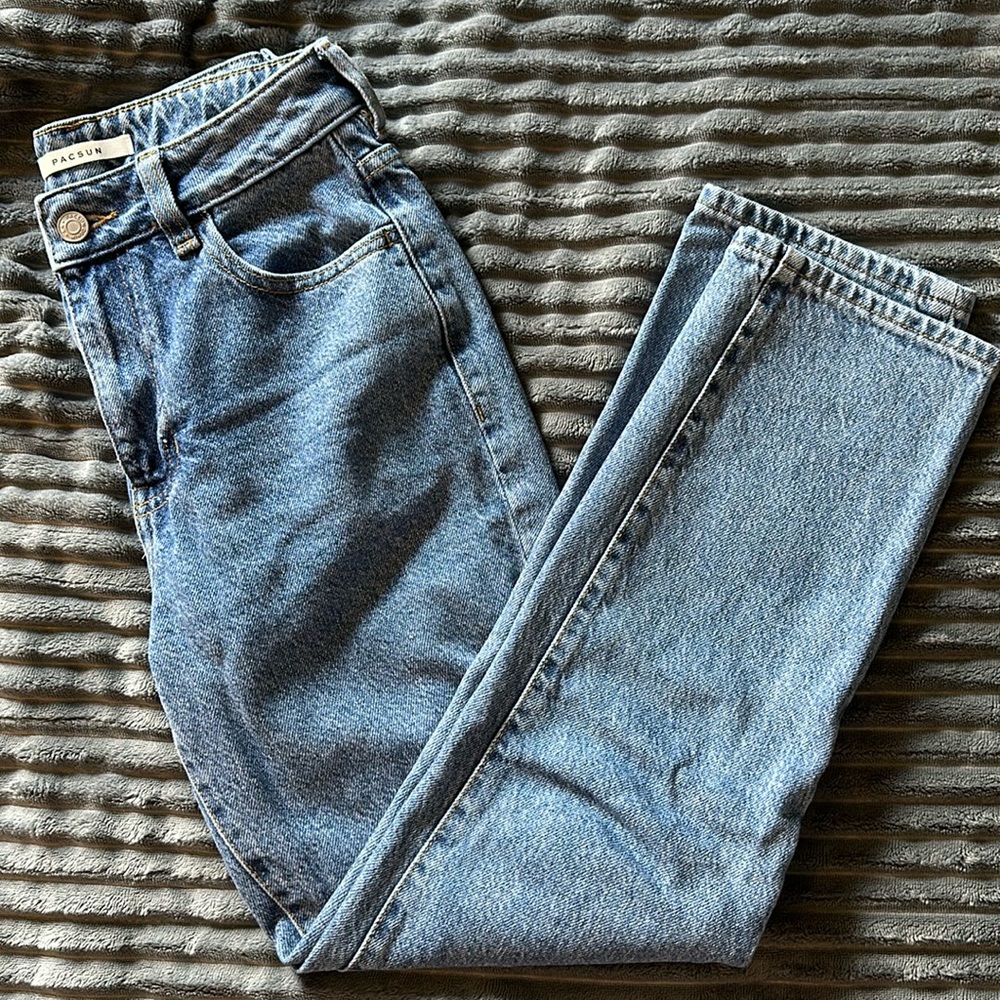 Pacsun Mom Jean
Size: 25
Fairly new